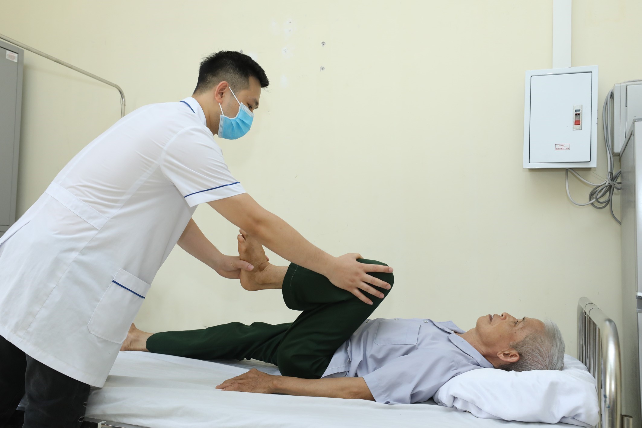 Con trai có nên học Điều dưỡng không?